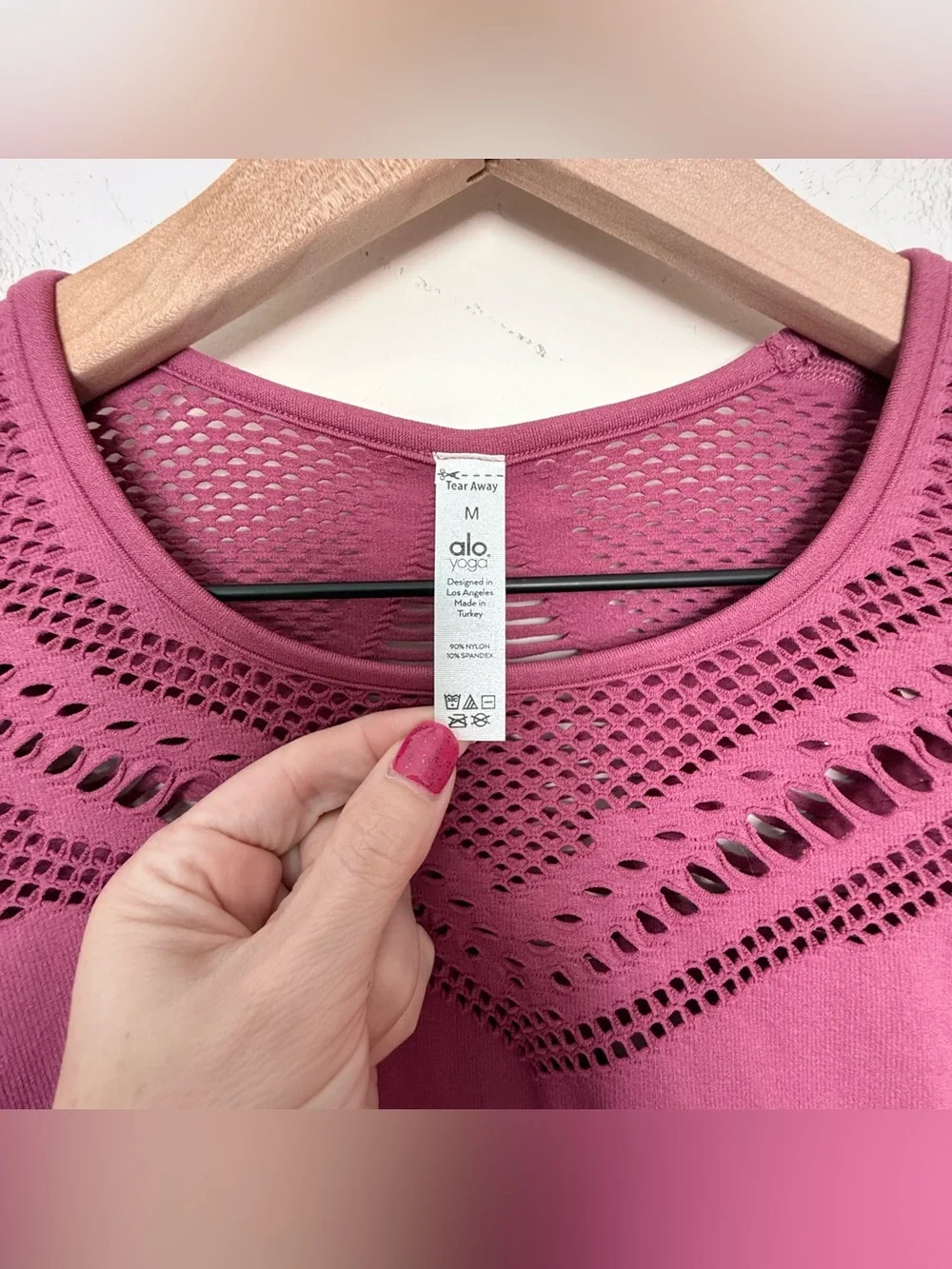 Alo Yoga Siren Medium Cropped Long Sleeve Cut Out Top Gym Workout